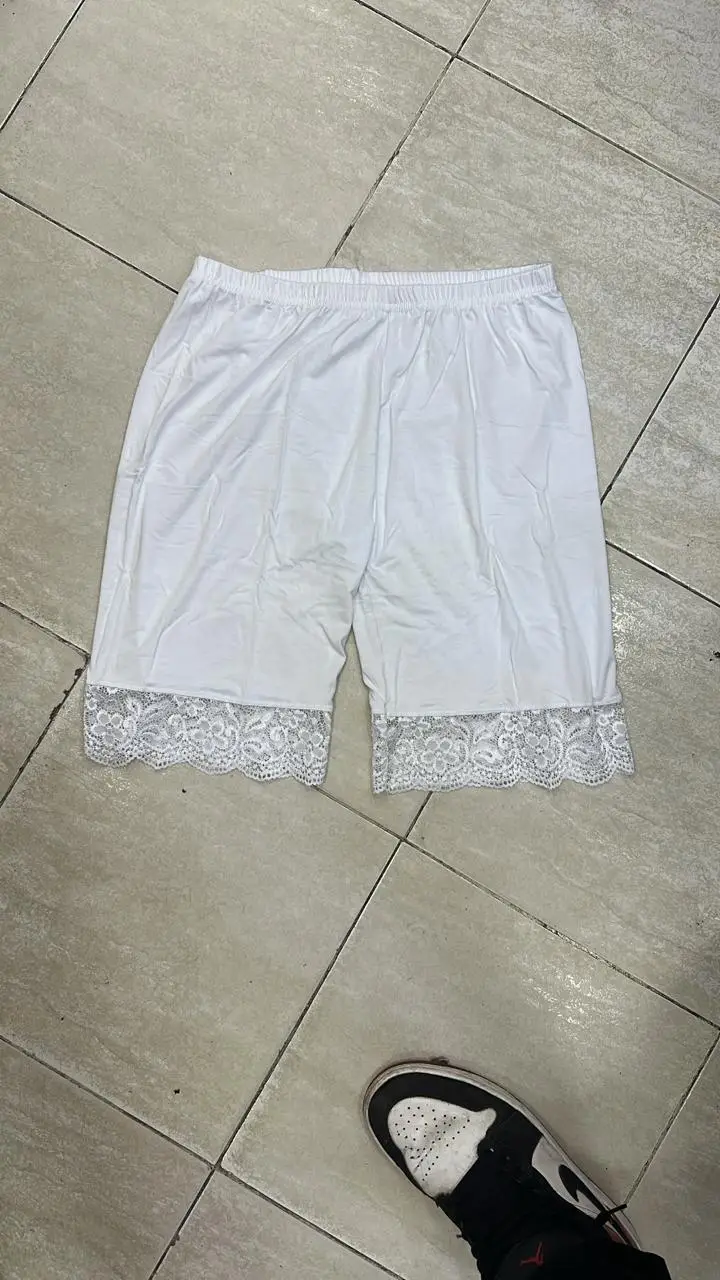 Pantacourt bord dentelle — blanc