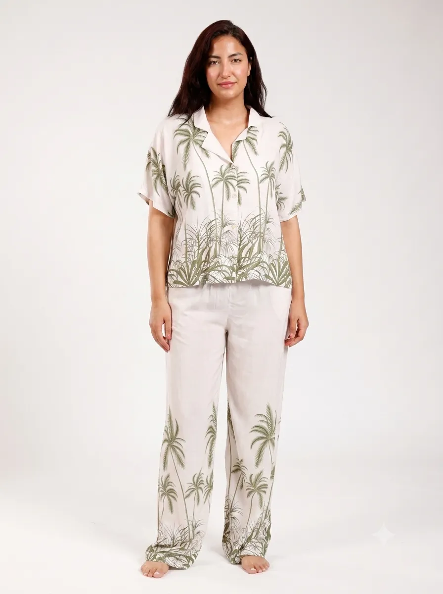 Pyjama chemise + pantalon imprimé palmiers — écru