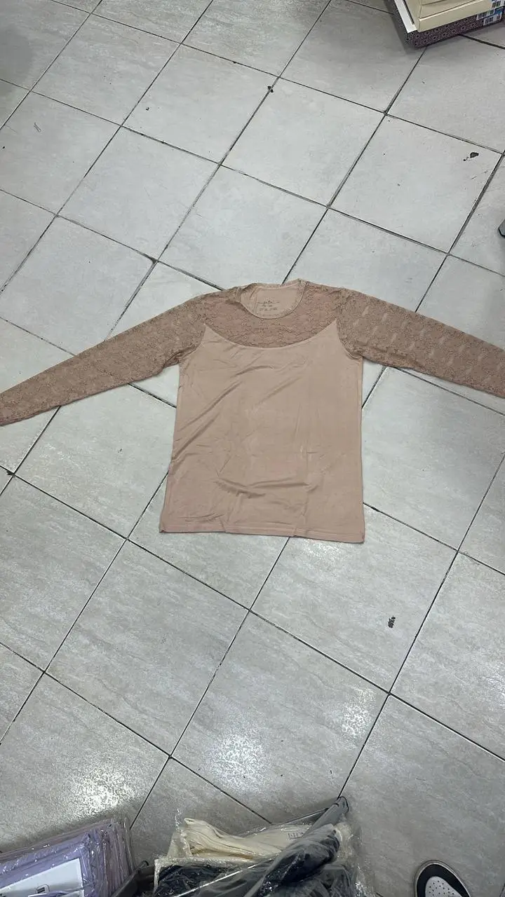 Haut maille épaules & manches dentelle — mocha